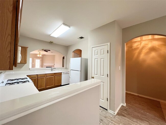 Building Photo - 111 Pecanwood N