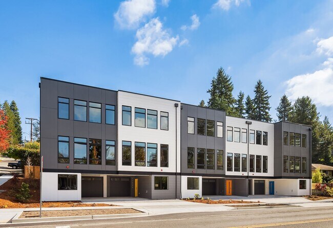 Building Photo - Huge Newer Shoreline Townhouse 4 Bedroom 4...
