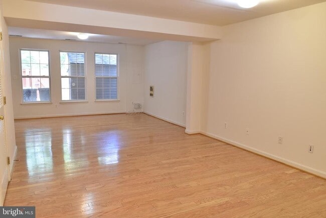Building Photo - 2542 Banshire Dr