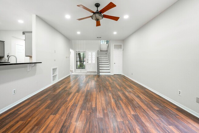 Foto del edificio - 903 Oaklands Dr