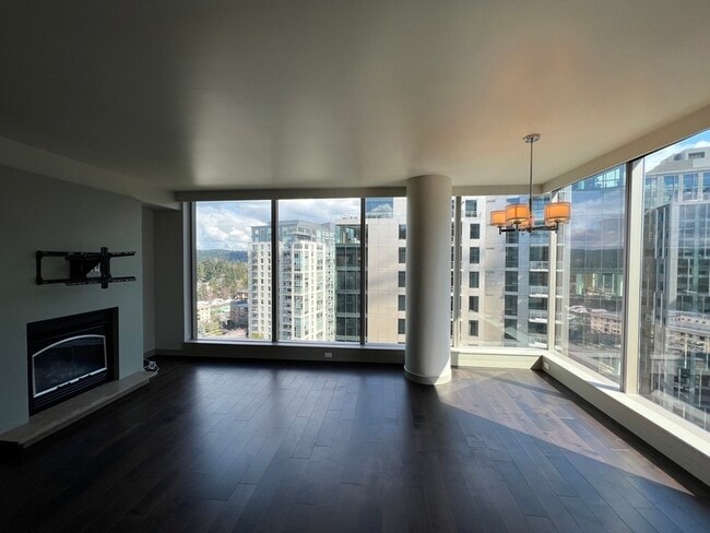 Building Photo - 10610 NE 9th Pl