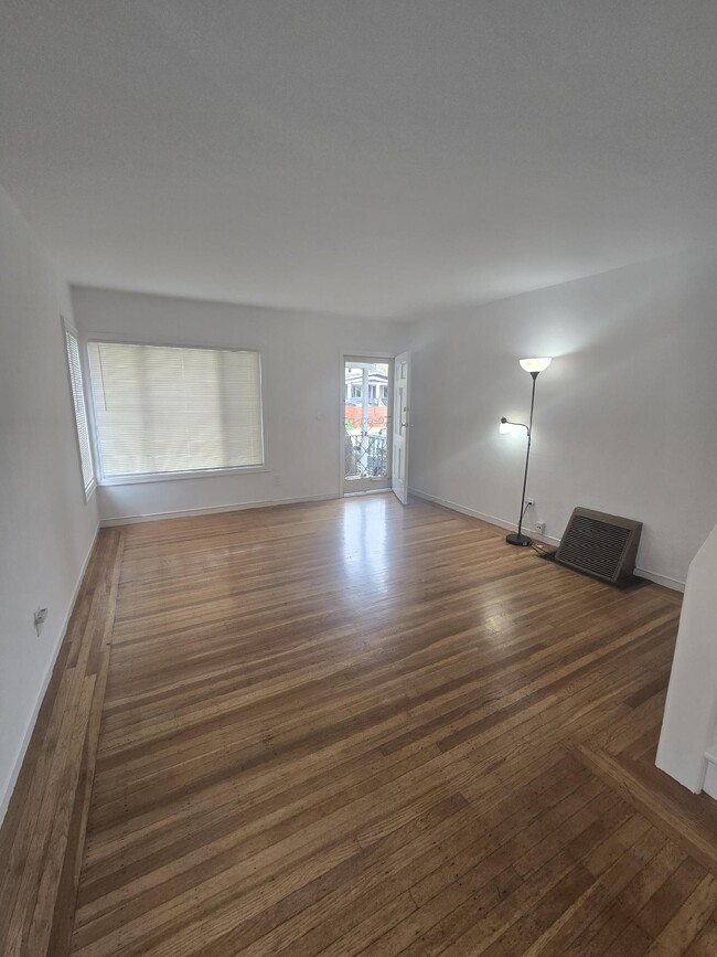 Living room - 3700 Magee Ave