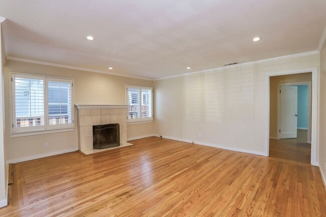 Building Photo - 3 Bed / 2 Bath Redwood City home with calming backyard oasis and a white picket fence. YouTube to...