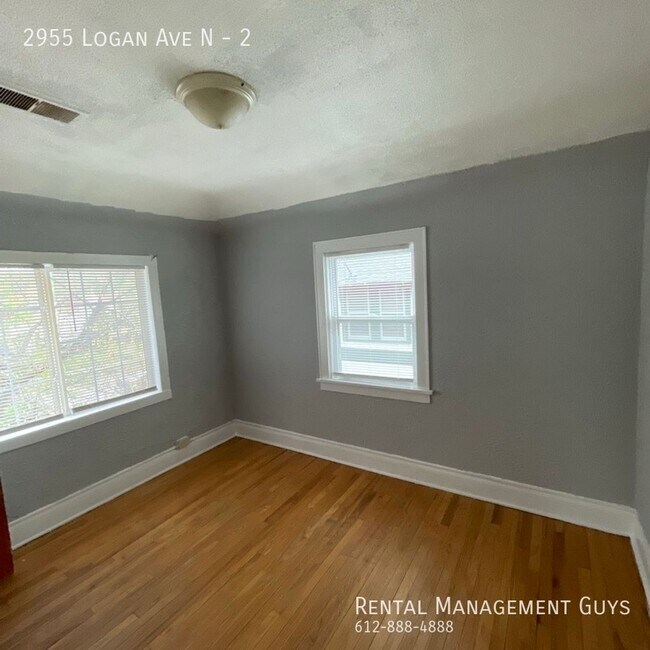 Foto del edificio - 2955 N Logan Ave