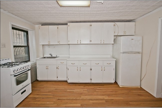 Interior Photo - 42 Tompkins Pl