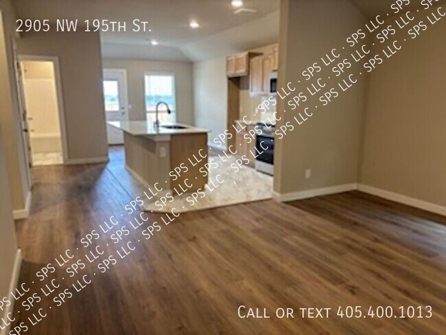 Foto del edificio - 2905 NW 195th St