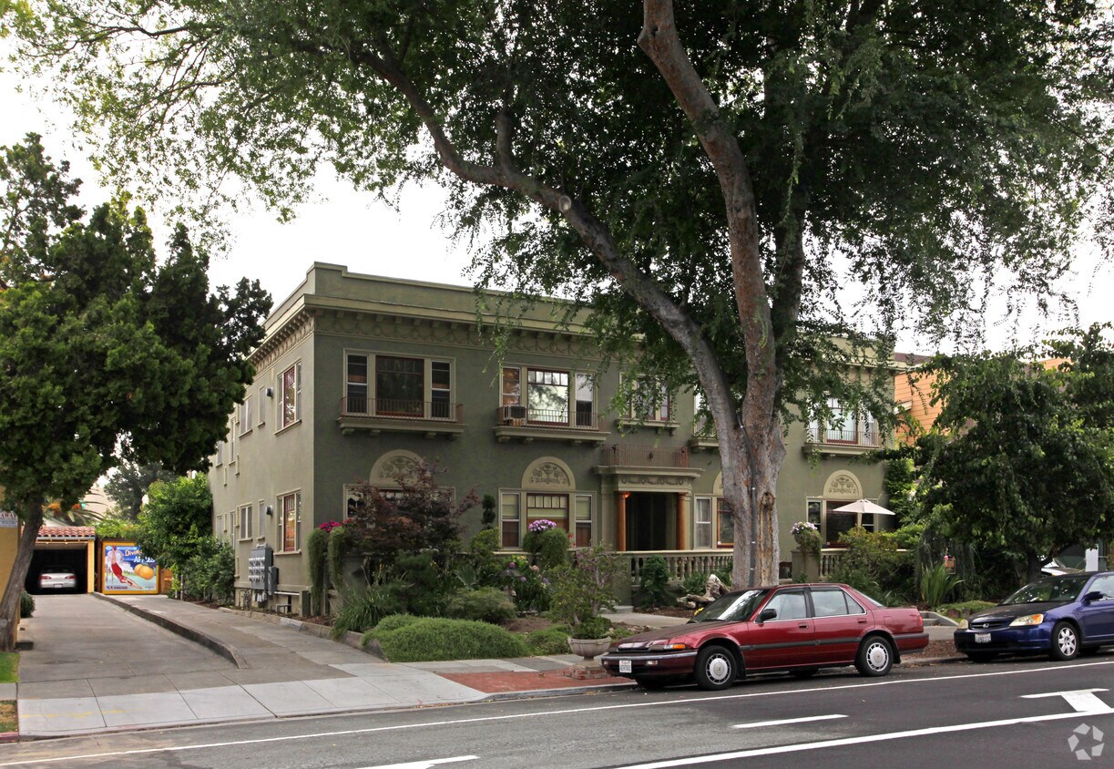 Primary Photo - 470 S 3rd St