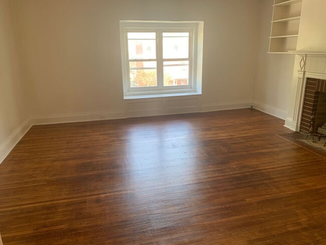 Building Photo - Available Now! Spacious 3rd Floor on “The ...