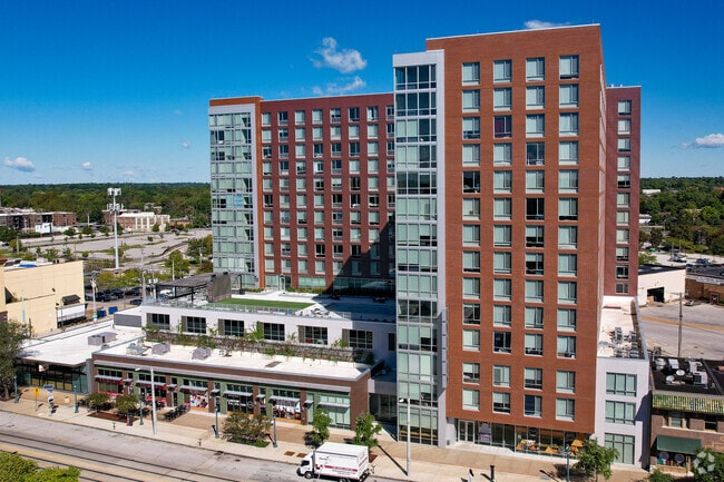 Building Photo - Everly on The Loop