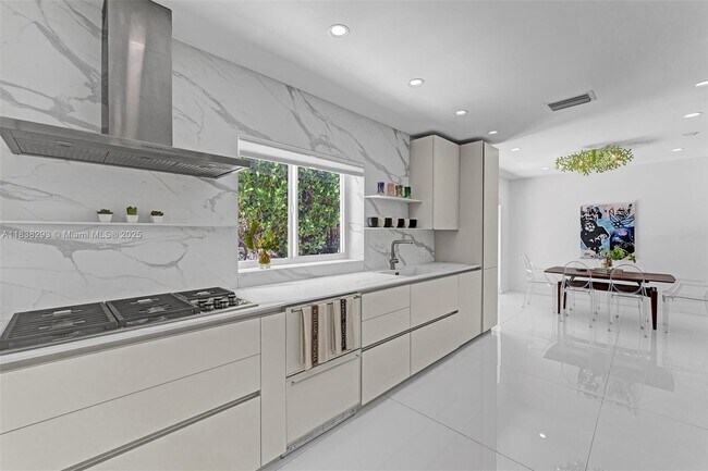 Foto del edificio - 5055 N Bay Rd
