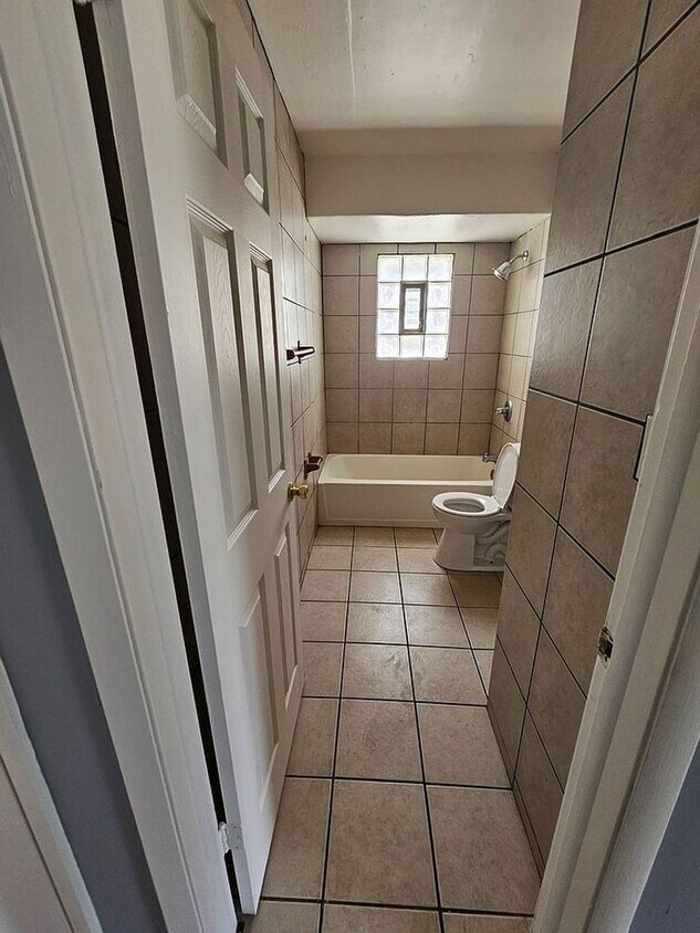 Primary Photo - 6914-6916-6916 N 42nd St