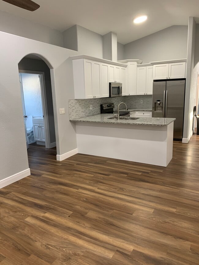 Kitchen - 2505 W Aileen St House