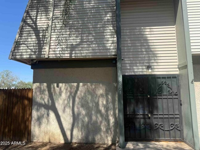 Building Photo - 5921 W Golden Ln