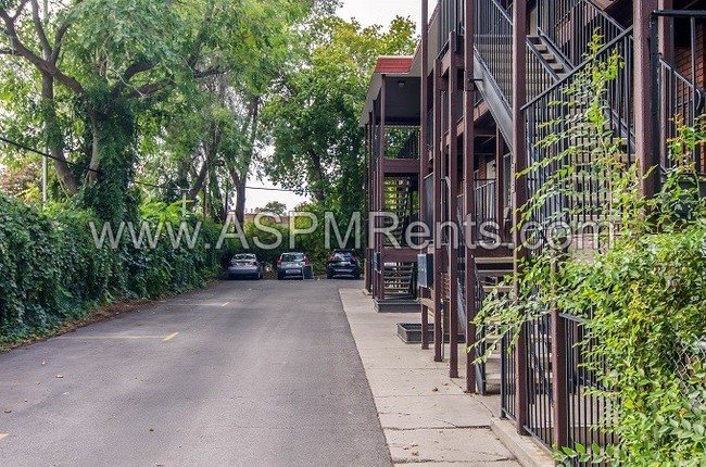 Foto del edificio - 1540 Roberta St