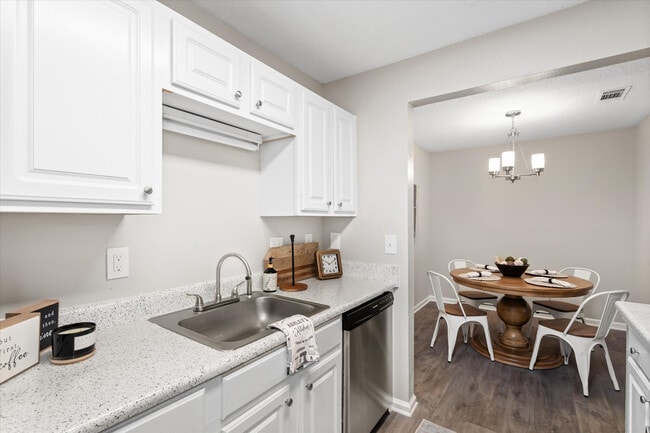 Foto del edificio - The Grove Apartments