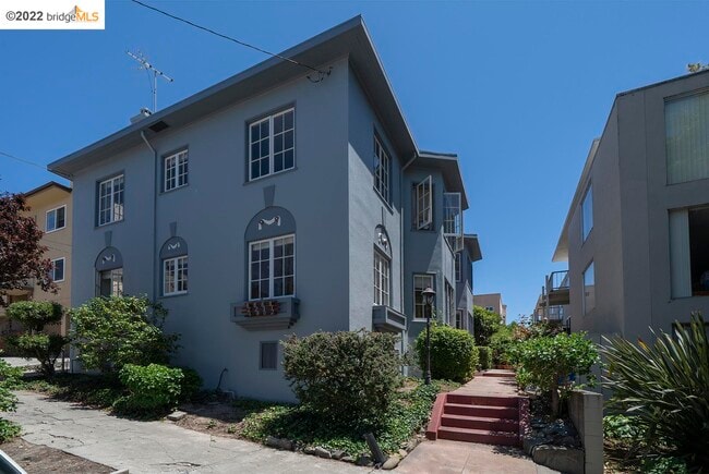 Building Photo - 828 Warfield Ave