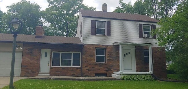 Foto del edificio - 4425 N 105th St