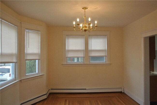 Foto del edificio - 32 Winthrop Ct