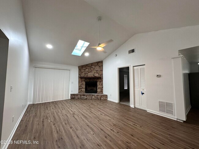 Foto del edificio - 2538 Green Spring Dr