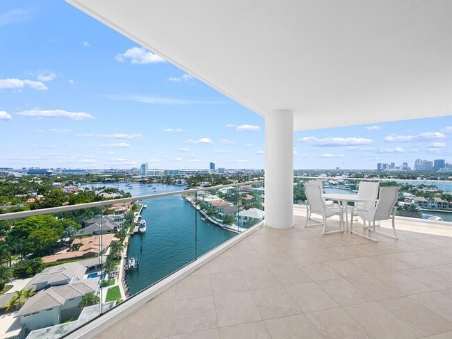 Building Photo - 3055 Harbor Dr