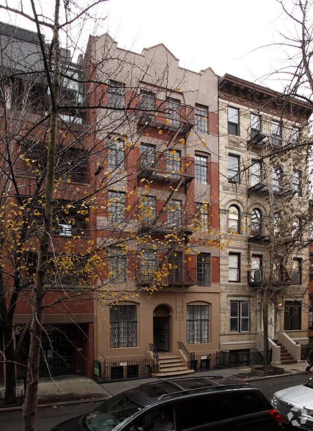 Building Photo - 26 Perry St