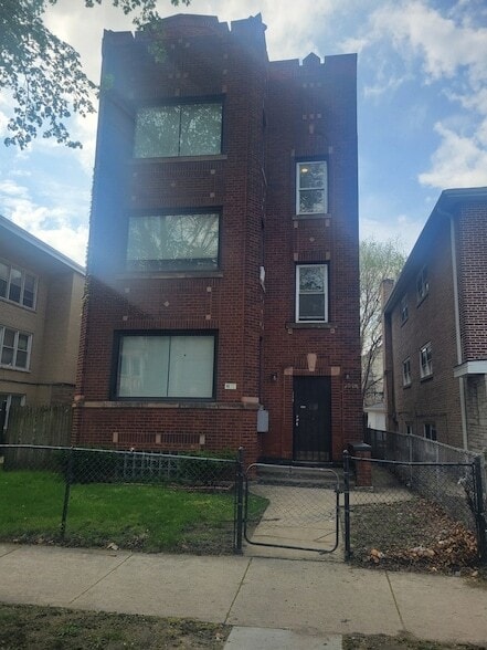 Building Photo - 7918 S Essex Ave