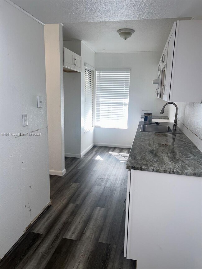 Building Photo - 1414 SE Colchester Cir