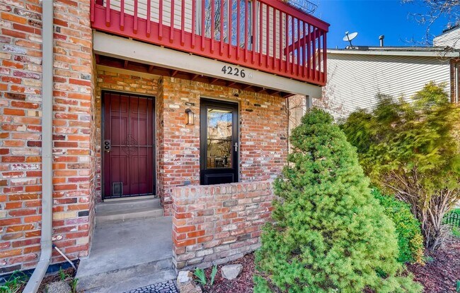 entrada principal - 4226 S Granby St