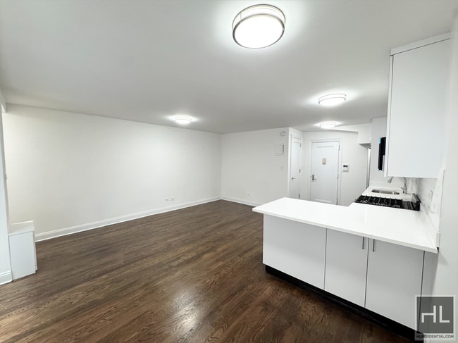 Building Photo - EAST 72 STREET