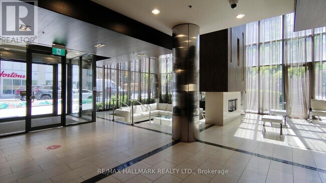 Building Photo - 320 Richmond St E