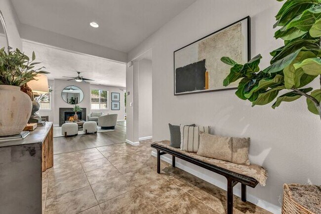 Foto del edificio - Beautiful 4-Bedroom Home in Damonte Ranch