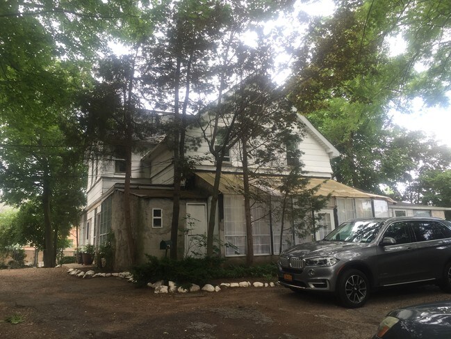 Foto del edificio - 756 Tompkins Ave