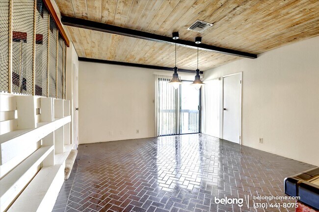 Building Photo - 1852 Silverwood Ter