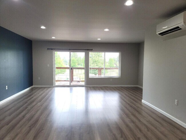 Foto del edificio - 3 Bedroom Home in Convenient Bremerton Location!