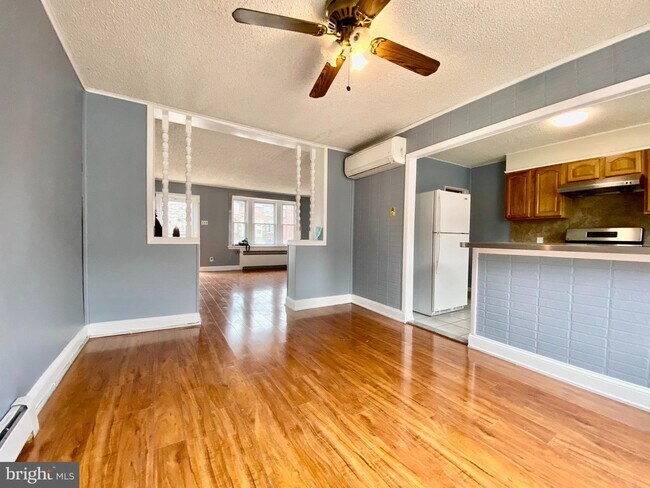 Building Photo - 1418 Benner St