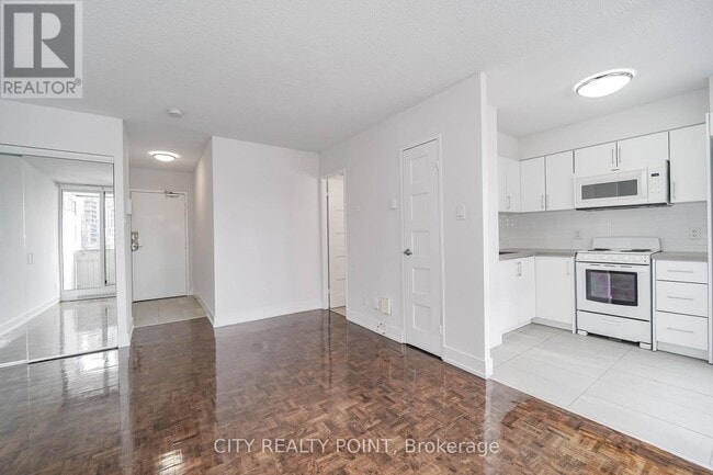 Building Photo - 33 Isabella St