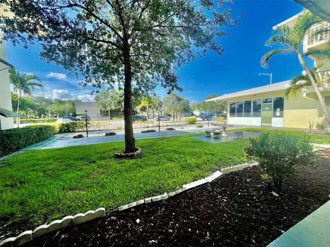 Foto del edificio - 1350 E Sample Rd