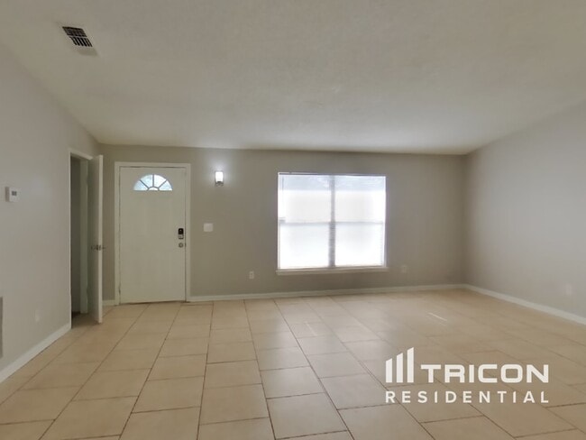Foto del edificio - 2356 Sharon Lake Dr
