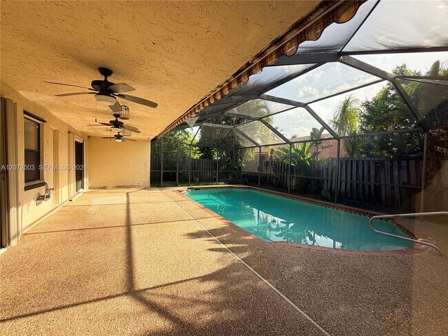 Foto del edificio - 4485 NW 64th Terrace