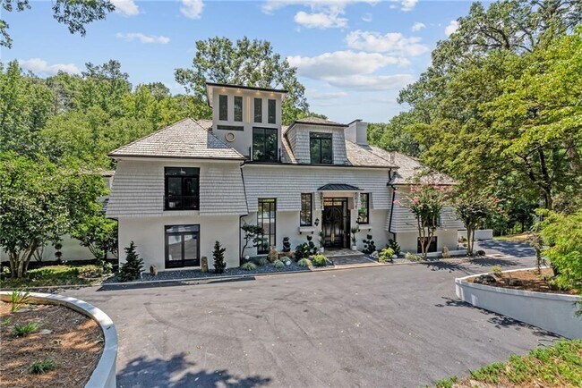 Foto del edificio - 3946 Paces Ferry Rd NW