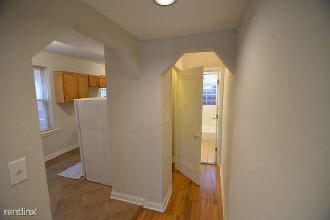 Building Photo - 7152 S Cornell Ave