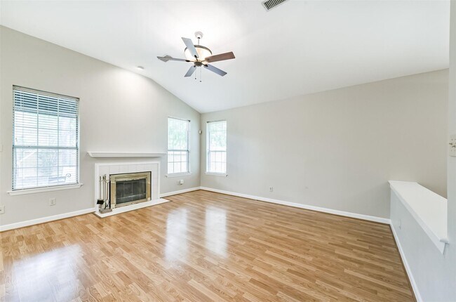 Foto del edificio - 15019 Trumpet Vine Ln