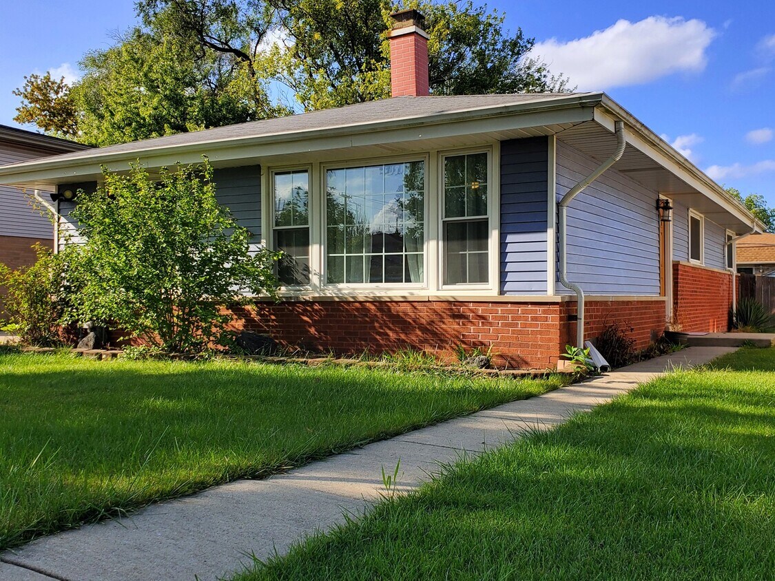 20 E Fremont Ave, Des Plaines, IL 60016 House Rental in Des Plaines