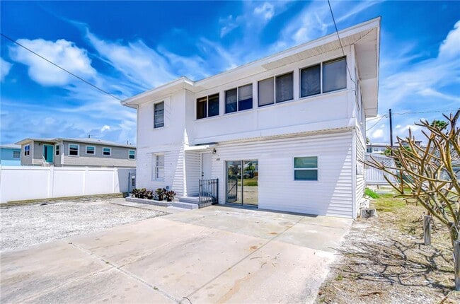 Building Photo - 150 E Madeira Ave