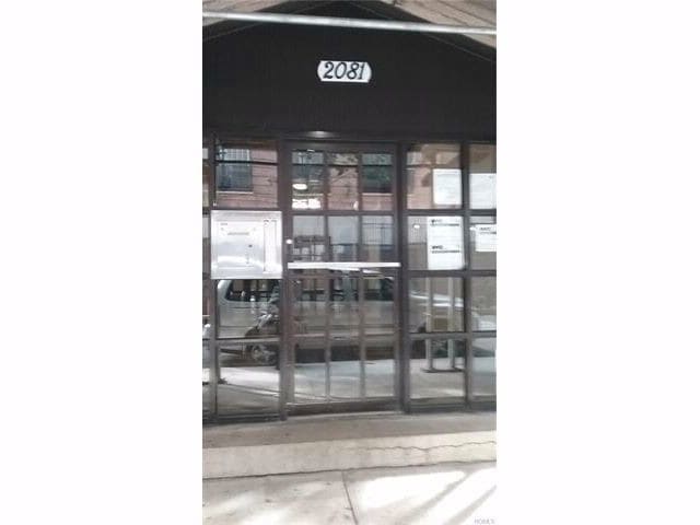 Primary Photo - 2081 Cruger Ave