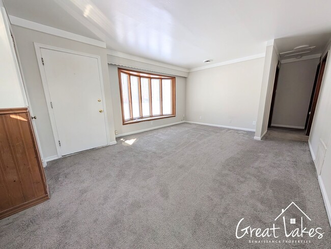 Building Photo - Cozy 2 Bedroom 1 Bathroom now available fo...