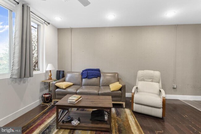 Foto del edificio - 1637 Poplar St