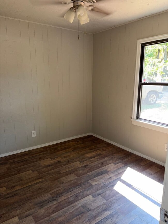 Building Photo - 5904 S Dimple Dr
