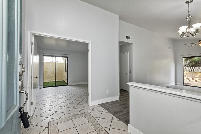 Foto del edificio - 6866 Watercourse Dr