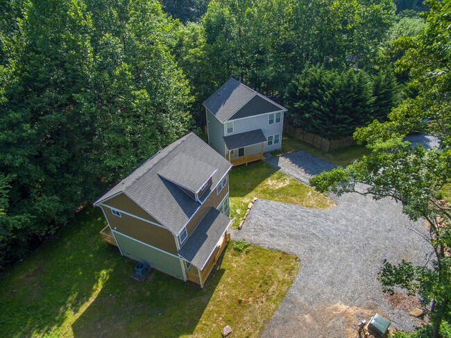 Foto del edificio - 107 Owens Creek Rd